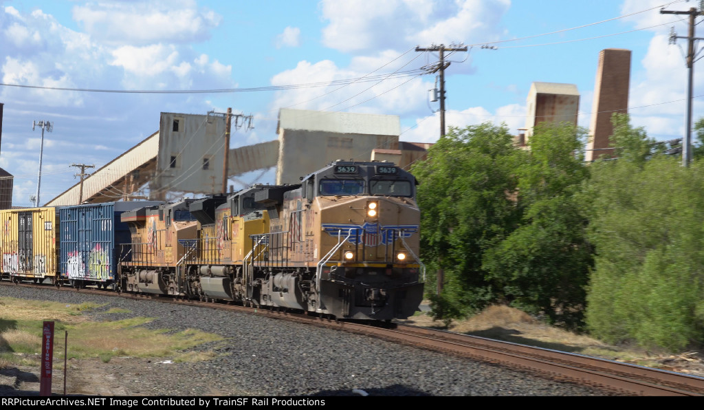 UP 5639 Leads the MNPFR 15